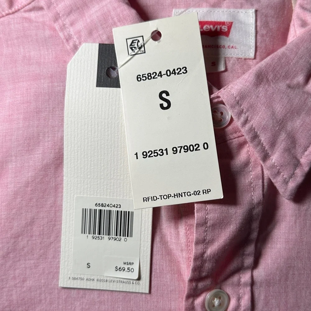 Levi’s Men's Pink Button-Up Shirt